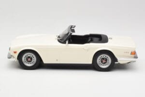 Triumph TR6 PI Bianco Minichamps 1:18 155132035 Pressofusione — immagine 3 di 6