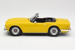 Triumph TR6 RHD Giallo Minichamps 1:18 155132034 Pressofusione — immagine 3 di 6
