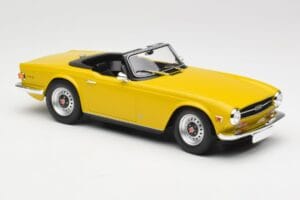Triumph TR6 RHD Giallo Minichamps 1:18 155132034 Pressofusione — immagine 4 di 6