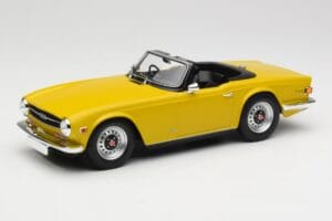 Triumph TR6 RHD Giallo Minichamps 1:18 155132034 Pressofusione