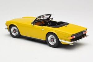 Triumph TR6 RHD Giallo Minichamps 1:18 155132034 Pressofusione — immagine 5 di 6