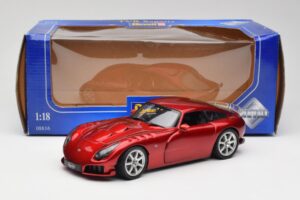 TVR Sagaris Rosso Revell 1:18 08816 Pressofusione — immagine 8 di 8