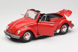 Volkswagen 1302 LS Cabriolet Rosso Revell 1:18 08470 Pressofusione — immagine 2 di 8