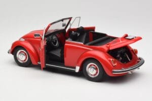 Volkswagen 1302 LS Cabriolet Rosso Revell 1:18 08470 Pressofusione — immagine 5 di 8