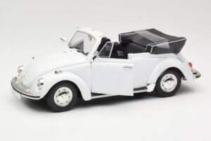 Volkswagen 1302 LS Cabriolet Bianco Revell 1:18 8415 Pressofusione — immagine 2 di 8