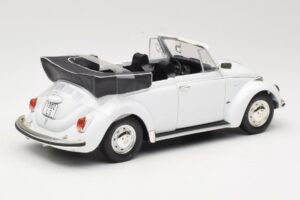 Volkswagen 1302 LS Cabriolet Bianco Revell 1:18 8415 Pressofusione — immagine 3 di 8