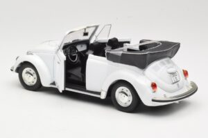 Volkswagen 1302 LS Cabriolet Bianco Revell 1:18 8415 Pressofusione — immagine 5 di 8