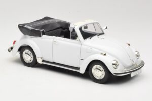 Volkswagen 1302 LS Cabriolet Bianco Revell 1:18 8415 Pressofusione — immagine 6 di 8