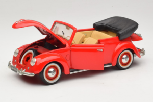 Volkswagen Beetle Cabriolet Rosso Maisto 1:18 56010 Pressofusione — immagine 2 di 8