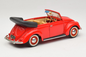 Volkswagen Beetle Cabriolet Rosso Maisto 1:18 56010 Pressofusione — immagine 3 di 8