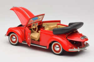 Volkswagen Beetle Cabriolet Rosso Maisto 1:18 56010 Pressofusione — immagine 5 di 8