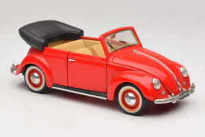 Volkswagen Beetle Cabriolet Rosso Maisto 1:18 56010 Pressofusione — immagine 6 di 8