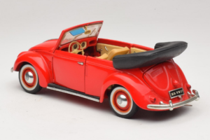 Volkswagen Beetle Cabriolet Rosso Maisto 1:18 56010 Pressofusione — immagine 7 di 8