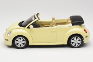 Volkswagen Beetle Cabriolet Giallo Gate 1:18 VW24108 Pressofusione — immagine 4 di 8