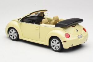 Volkswagen Beetle Cabriolet Giallo Gate 1:18 VW24108 Pressofusione — immagine 7 di 8
