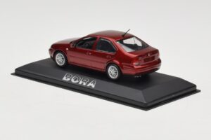 Volkswagen Bora Mk4 Red Metallic Minichamps 1:43 VW003 Pressofusione — immagine 3 di 4