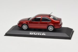 Volkswagen Bora Mk4 Red Metallic Minichamps 1:43 VW003 Pressofusione