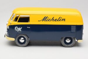 Volkswagen T1 Combi Michelin Nero & Giallo Solido 1:18 9406 Pressofusione — immagine 4 di 8