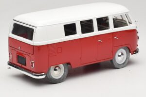 Volkswagen Combi T1 Rosso & Bianco Solido 1:18 8031 Pressofusione — immagine 3 di 8