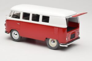 Volkswagen Combi T1 Rosso & Bianco Solido 1:18 8031 Pressofusione — immagine 5 di 8