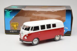 Volkswagen Combi T1 Rosso & Bianco Solido 1:18 8031 Pressofusione — immagine 8 di 8