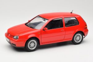 Volkswagen Golf Mk4 GTI Rosso Revell 1:18 08943 Pressofusione