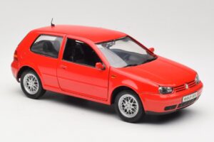 Volkswagen Golf Mk4 GTI Rosso Revell 1:18 08943 Pressofusione — immagine 6 di 8