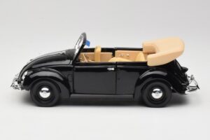Volkswagen Maggiolino Cabriolet Nero Maisto 1:18 37800-M6 Pressofusione — immagine 4 di 8
