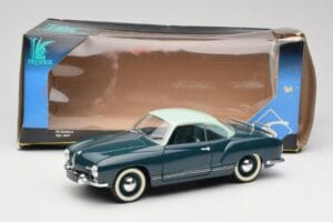 Volkswagen Karmann Ghia Blu Solido 1:18 8061 Pressofusione — immagine 8 di 8