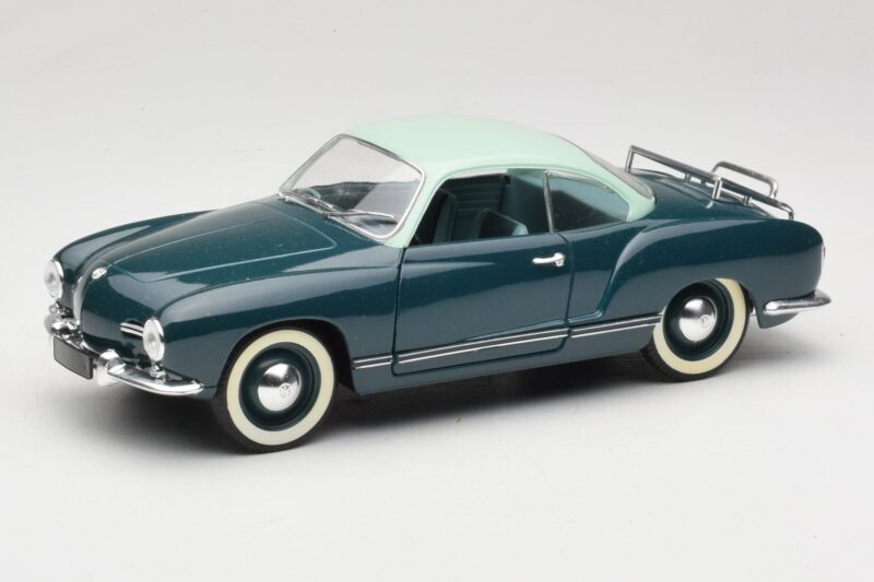 Volkswagen Karmann Ghia Blu Solido 1:18 8061 Pressofusione