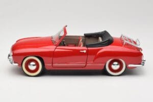 Volkswagen Karmann Ghia Cabriolet Rosso Solido 1:18 8058 Pressofusione — immagine 4 di 8