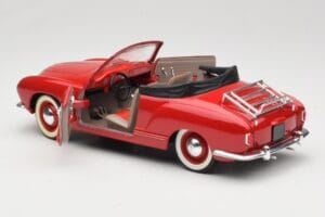 Volkswagen Karmann Ghia Cabriolet Rosso Solido 1:18 8058 Pressofusione — immagine 7 di 8