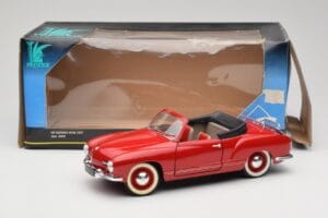 Volkswagen Karmann Ghia Cabriolet Rosso Solido 1:18 8058 Pressofusione — immagine 8 di 8