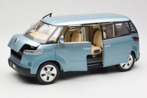 Volkswagen Microbus Concept Verde Chiaro Revell 1:18 08444 Pressofusione — immagine 2 di 8