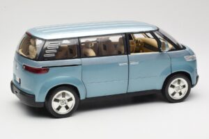 Volkswagen Microbus Concept Verde Chiaro Revell 1:18 08444 Pressofusione — immagine 3 di 8