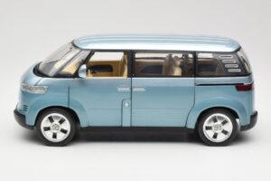 Volkswagen Microbus Concept Verde Chiaro Revell 1:18 08444 Pressofusione — immagine 4 di 8