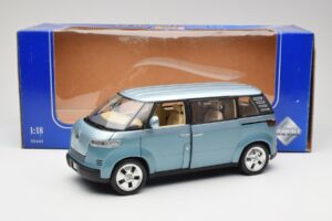 Volkswagen Microbus Concept Verde Chiaro Revell 1:18 08444 Pressofusione — immagine 8 di 8