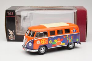 Volkswagen Microbus T1 Flower Power Road Signature 1:18 92329 Pressofusione — immagine 8 di 8