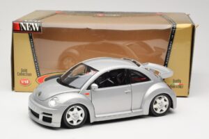 Volkswagen New Beetle RSi Argento Bburago 1:18 3306 Pressofusione — immagine 8 di 8