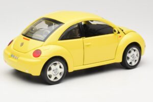 Volkswagen New Beetle Giallo Bburago 1:18 BEETLE001 Pressofusione — immagine 3 di 8