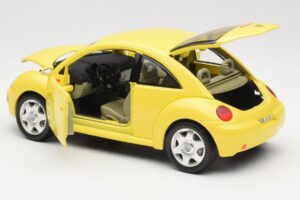 Volkswagen New Beetle Giallo Bburago 1:18 BEETLE001 Pressofusione — immagine 5 di 8