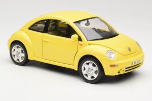 Volkswagen New Beetle Giallo Bburago 1:18 BEETLE001 Pressofusione — immagine 6 di 8