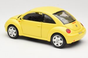Volkswagen New Beetle Giallo Bburago 1:18 BEETLE001 Pressofusione — immagine 7 di 8