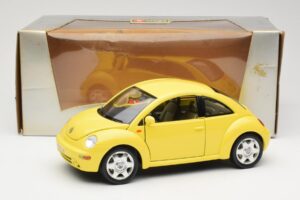 Volkswagen New Beetle Giallo Bburago 1:18 BEETLE001 Pressofusione — immagine 8 di 8