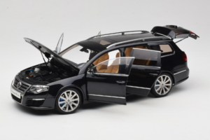 Volkswagen Passat B6 R36 Variant Nero NZG 1:18 KF044-4A Pressofusione — immagine 2 di 8