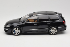 Volkswagen Passat B6 R36 Variant Nero NZG 1:18 KF044-4A Pressofusione — immagine 4 di 8
