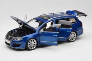 Volkswagen Passat B6 R36 Variant Blu NZG 1:18 KF044 Pressofusione — immagine 2 di 9
