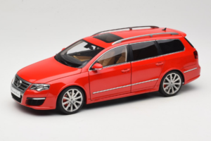 Volkswagen Passat B6 R36 Variant Rosso NZG 1:18 KF044-5 Pressofusione