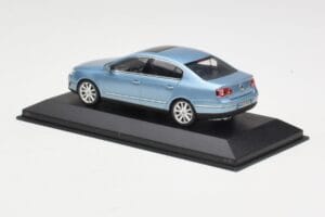 Volkswagen Passat B6 Blue Metallic Minichamps 1:43 PASSAT002 Pressofusione — immagine 3 di 4