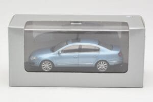 Volkswagen Passat B6 Blue Metallic Minichamps 1:43 PASSAT002 Pressofusione — immagine 4 di 4